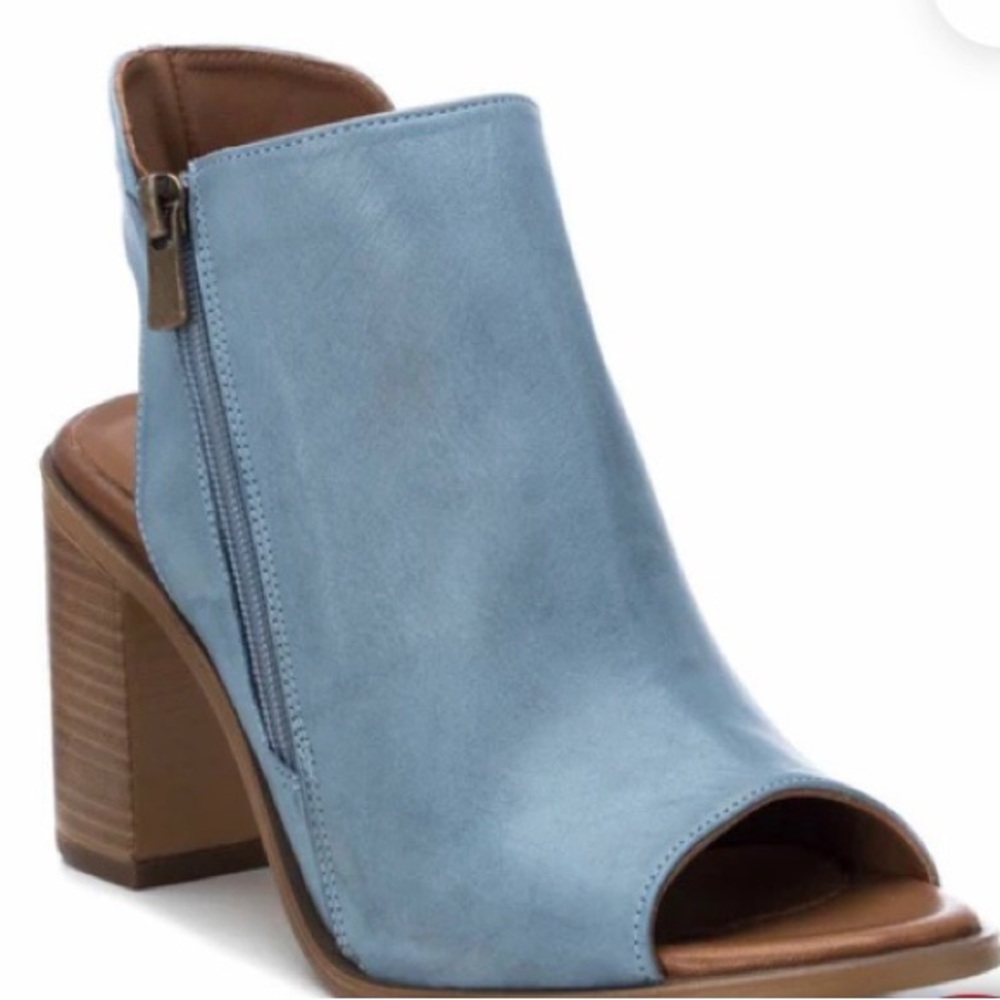 NWOT Carmela Heel Booties